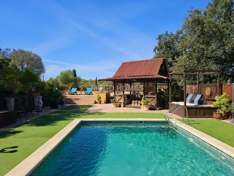 Esta atractiva casa es perfecta para quienes desean vivir en el campo, ya que cuenta con conexiones a la red eléctrica y al suministro de ag — photo 2