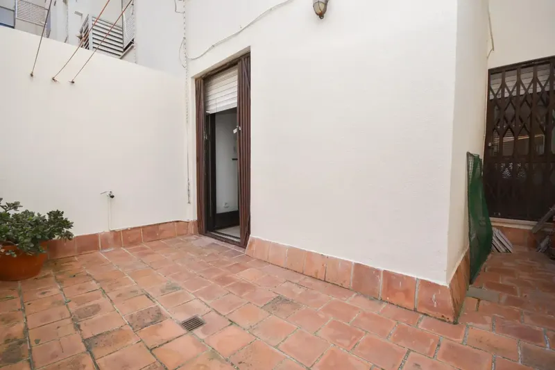 Practical and comfortable flat in a building with lift in the Bons Aires area, perfect if you like living and walking the city. Located in — photo 2