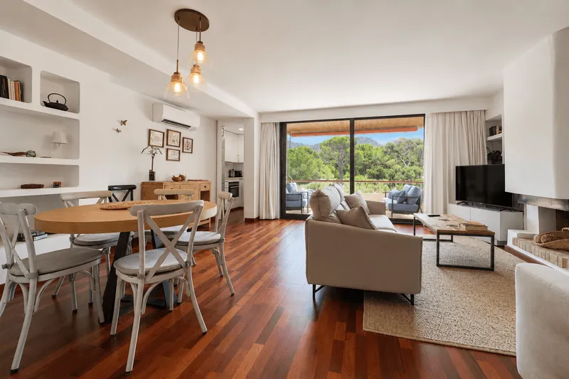 Exclusive apartment in Costa de los Pinos – golf course, partial sea views and Mediterranean living ambience — photo 1