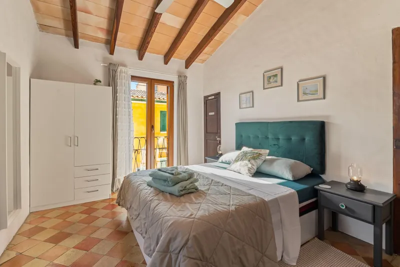 Charming house with sunny patio and holiday rental licence — photo 11