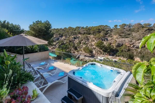 Frontline villa with holiday license for sale in Cala Pi, Mallorca — photo 1