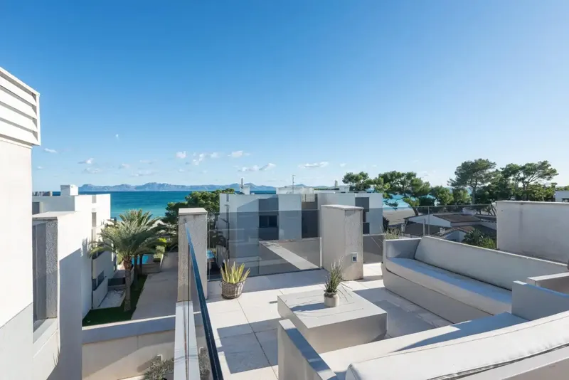 Nicolas Real Estate, su especialista en fincas y villas en Mallorca y Pisos exepcionales ! En el precioso Puerto de Alcudia le ofrecemos est — photo 4
