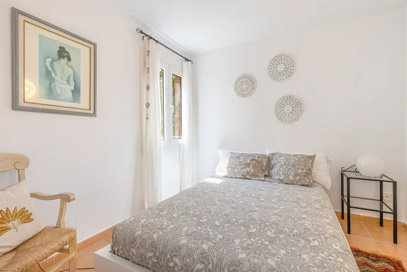 Sea view apartment in sought-after residential area in Illetas — photo 10