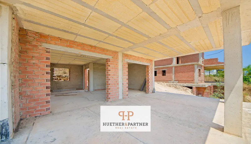 Plot with shell construction, sea view and pool for sale — photo 11