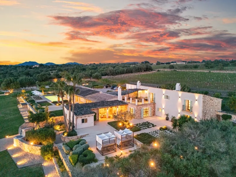 Unique retreat with 2 guest houses and panoramic views — photo 2