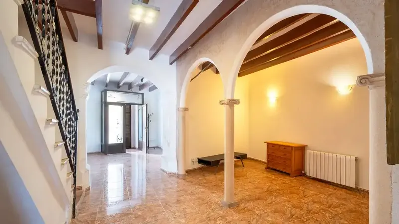 Located in the picturesque setting of Algaida, Mallorca, this property from 1890 represents a unique opportunity for those seeking a project — photo 3