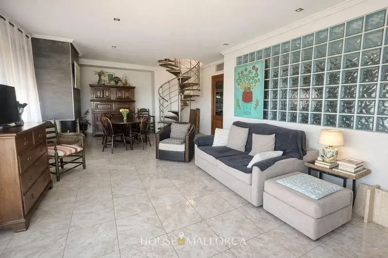 House in Mallorca offers this exclusive duplex of 198 m2 built, distributed over two floors, completely exterior, very bright and with — photo 8