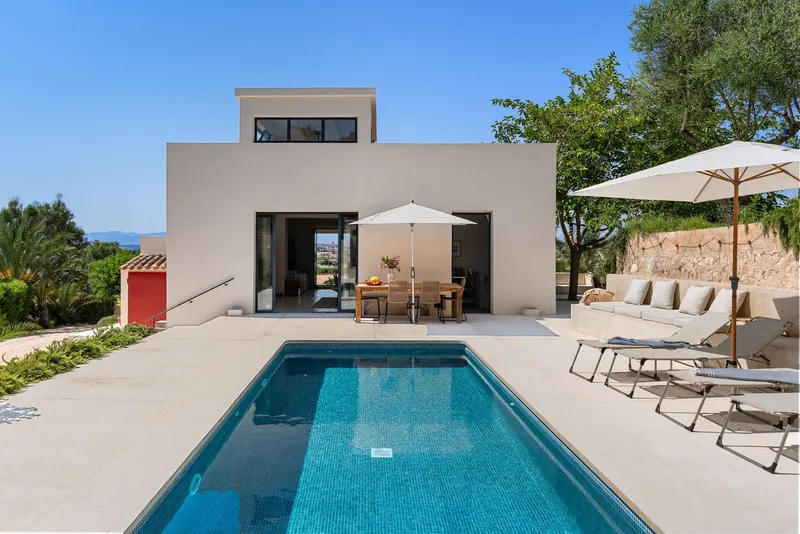 Serenity and boundless views: Three buildings on a hilltop near Montuïri — photo 3