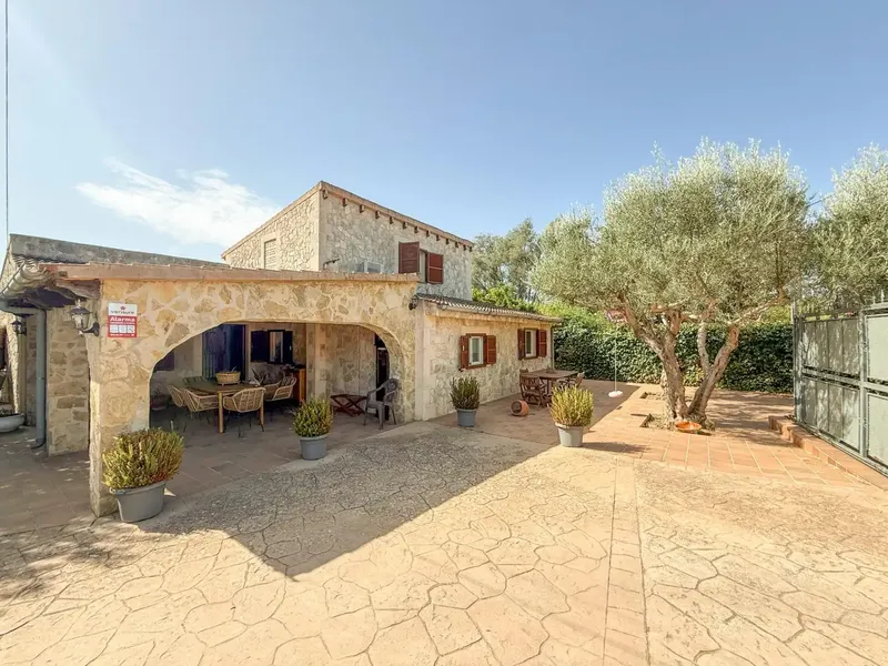 Discover this charming chalet ideal for comfort and tranquility. — photo 2