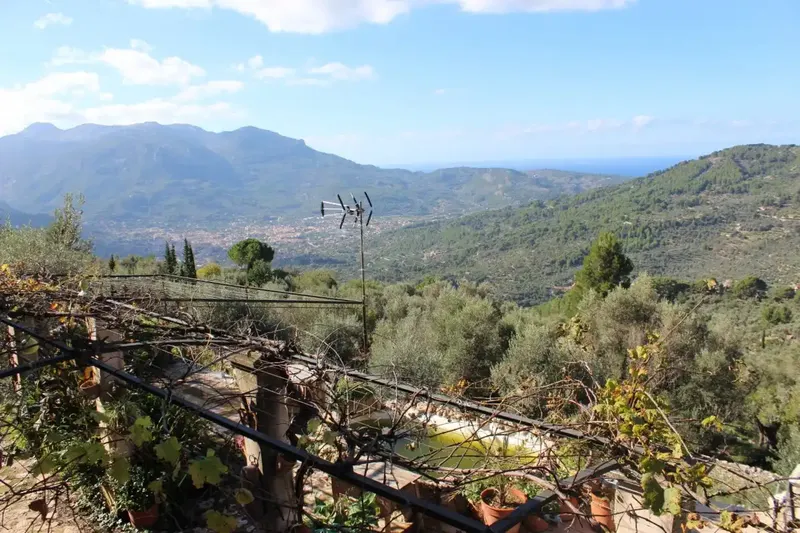 An old stone house with so much land sounds incredible! — photo 3