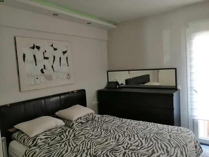 This is a completely renovated ground-floor property in very good condition. It is located in Port Adriano, accessed via the slope — photo 6