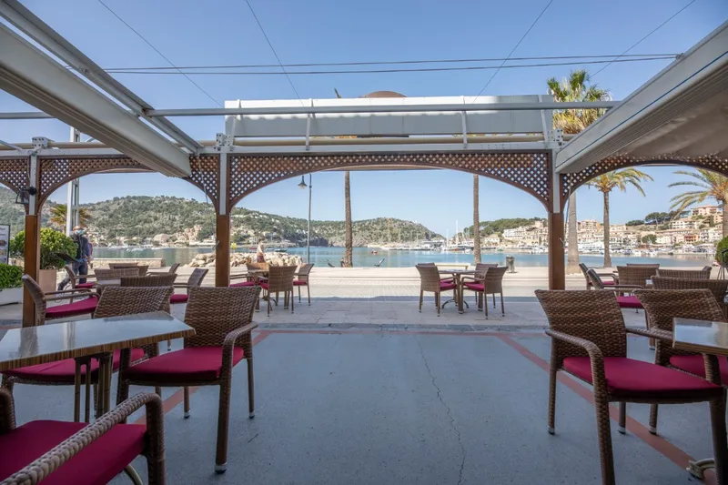 Bar / restaurant / cafeteria in 1st line on the promenade and beach of Port de Sóller — photo 2