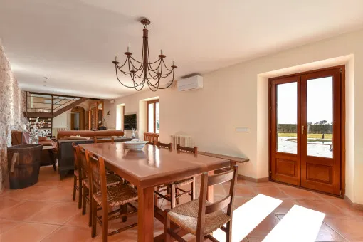 Santanyi: Mediterranean natural stone finca with pool and holiday rental license on the edge of the village of Santanyí — photo 6