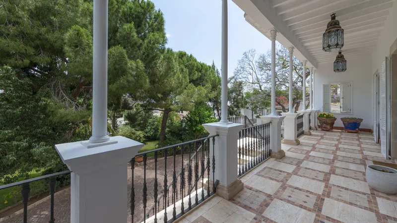 Elegant villa in El Terreno with park-like garden, pool and stunning views of the harbor — photo 8