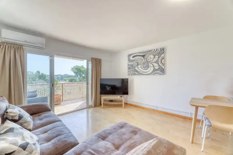 Con una ubicación ideal en la codiciada zona de Portals Nous, este apartamento, perfectamente situado, se encuentra a un corto paseo del ani — photo 6