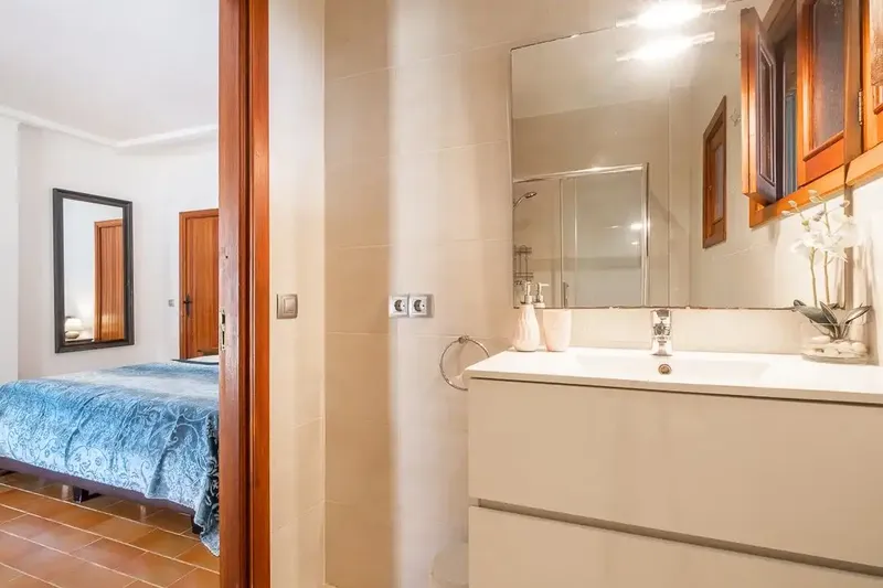 Villa a few meters from the Port of Bonaire, Alcudia. It has a vacation rental license for 12 people. It is distributed on two — photo 11