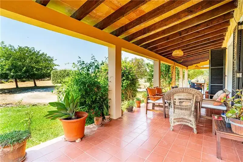 Rustic finca on plot of approx. 14,167 m², approx. 278 m² built, large living room with fireplace, dining room, furnished and equipped kitchen with office — photo 4