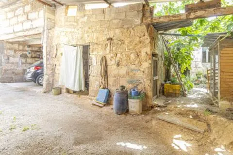 House — photo 1
