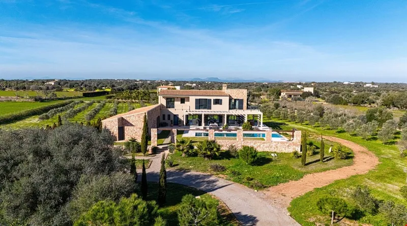Contemporary architectural villa with expansive views for sale in Santanyí — photo 3