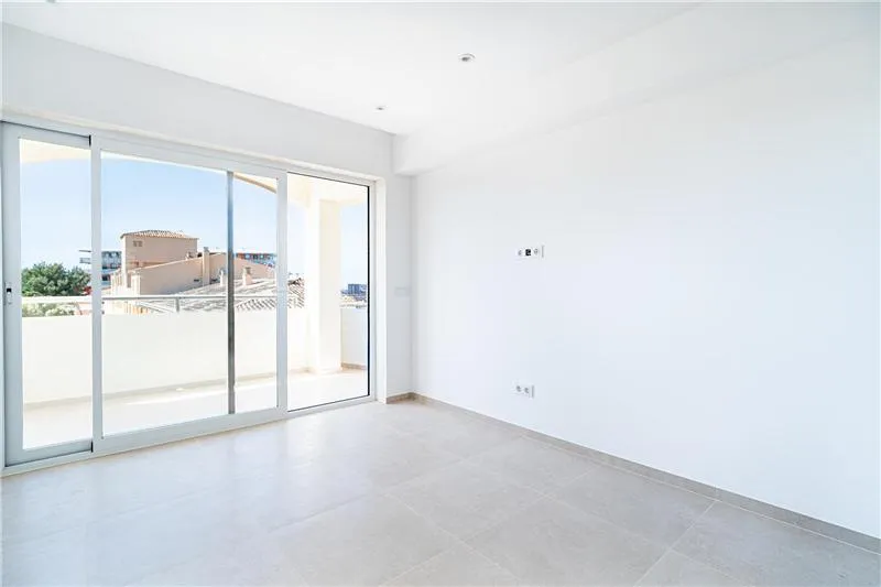 Apartment with terrace and sea views in Puerto Adriano — photo 3