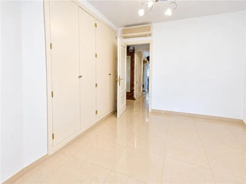 Apartment in a residential complex with swimming pools — photo 5