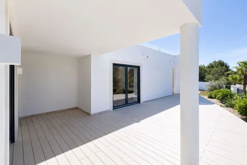 Santa Ponsa, modern villa for rent in Santa Ponsa with sea views and a large outdoor area — photo 12