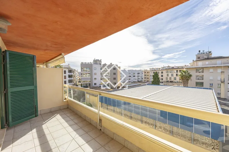 A spacious and bright flat in an exceptional location, for sale in Puerto de Alcudia, Mallorca. — photo 3