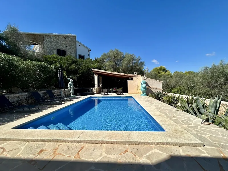 Villa con piscina y licencia de alquiler vacacional en Cala Santanyí, — photo 3