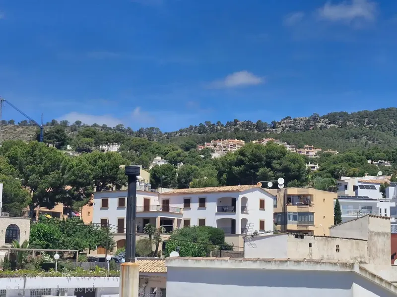 A few steps from the fine sandy beach of Peguera, this spacious townhouse presents a rare opportunity for those who want — photo 4