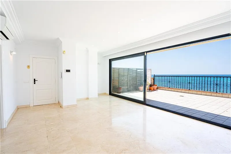 Approx. 175 m² penthouse with terrace on the beachfront with panoramic ocean views — photo 2