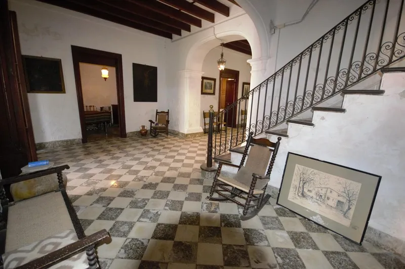 Grand Manor House with Land — photo 2