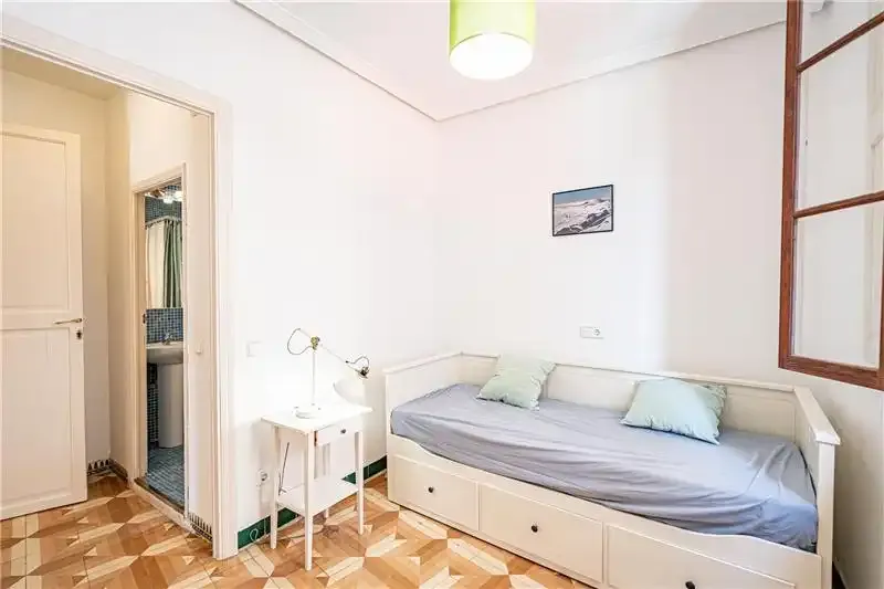 Rental. Apartment in Avenidas area, approx. 135 m², living room, dining room, furnished and semi-equipped kitchen with office, 4 bedrooms, wardrobes, 2 bathrooms — photo 9