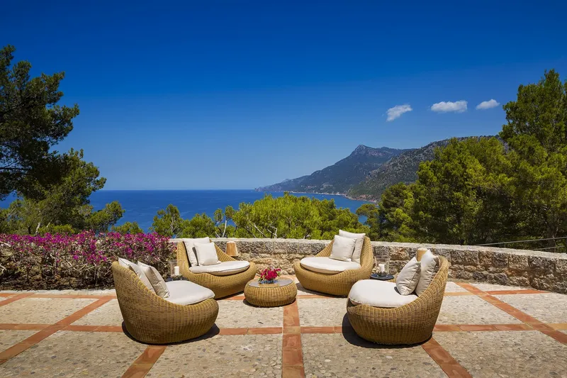 Vacation rental: Villa with sea and mountain views — photo 1
