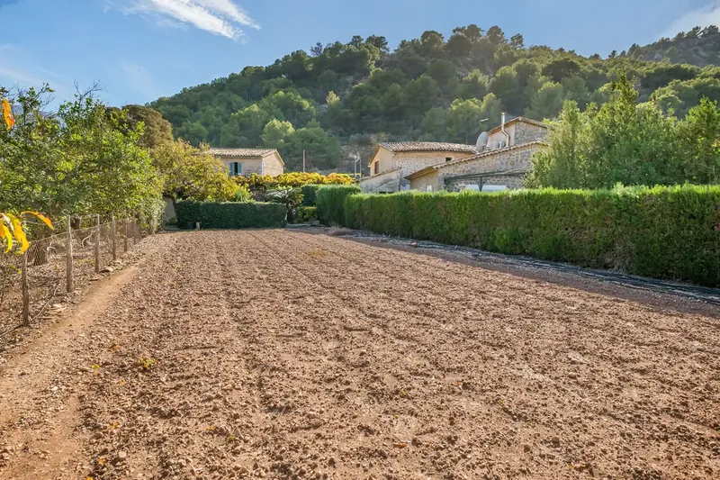 This finca in Sóller is located just steps from the beach and several shops, bars and restaurants in the port of Puerto Sóller. — photo 11