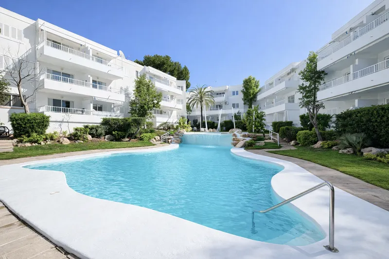 Completely renovated apartment a few steps from the beach in Santa Ponsa Mas — photo 2