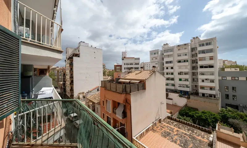 Opportunity to renovate! Fourth floor without elevator... — photo 5