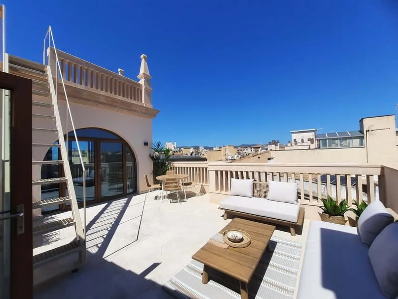Fully renovated duplex penthouse with a private roof terrace — photo 2
