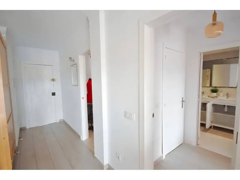 In a lively area, near the beach and very well connected, we have this penthouse offering a very sunny terrace of about 22 m2 — photo 8