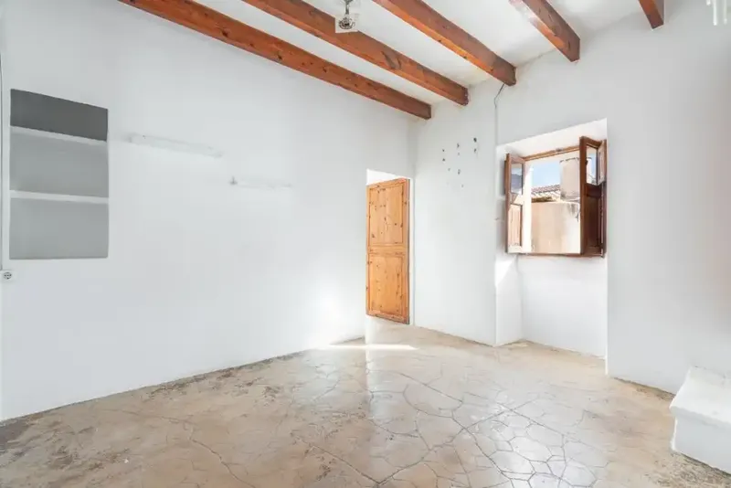 Charming Mallorcan village house for sale in Pollensa, located just a five-minute walk from the lively Plaza Mayor. — photo 12