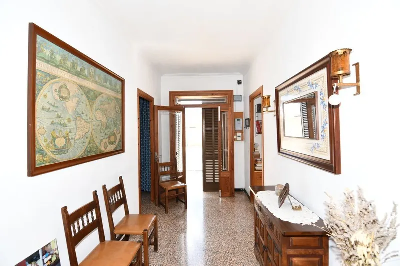 Town house with patio and possibilities of making an apartment on the first floor, in [...] — photo 3