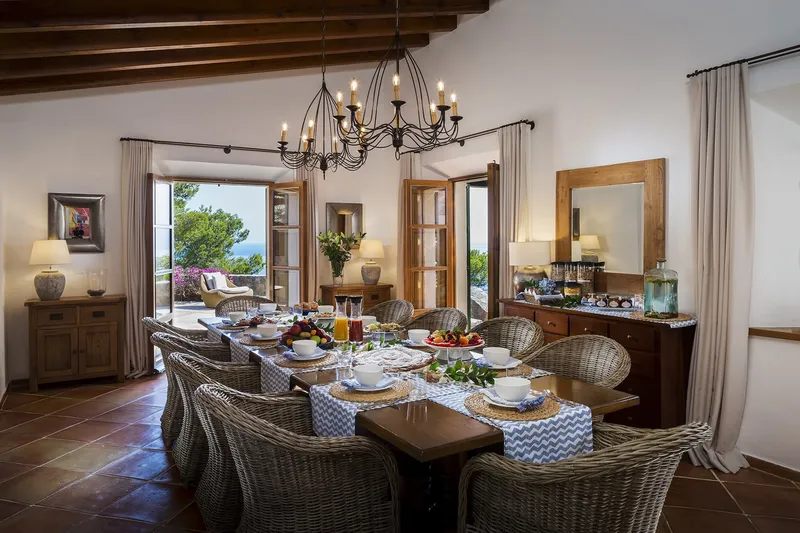 Vacation rental: Villa with sea and mountain views — photo 7