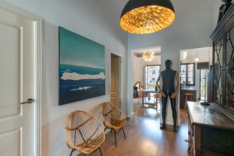 Historic Two-bedroom Apartment with Big Balcony in Lively Arxiduc Neighbourhood — photo 9