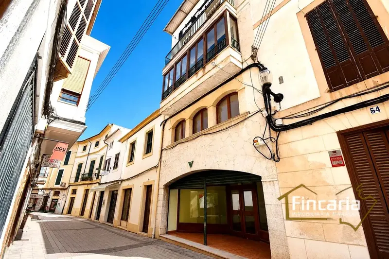 Sensational 4-Storey Building with Commercial Premises and Apartment in Perfect Condition on Calle Major, Felanitx — photo 1