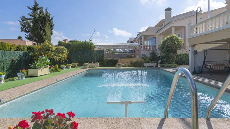 Spacious villa in Bahia Blava for sale to renovate with pool — photo 4