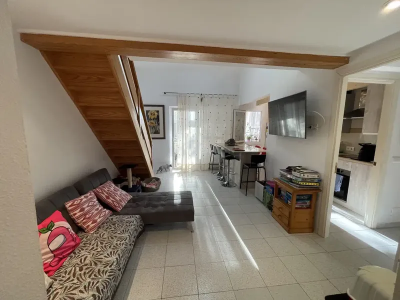 Bright penthouse with large upper bedroom and balconies – 3 minutes from the beach — photo 9