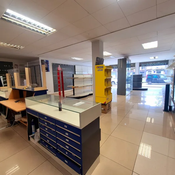 Commercial premises for rent on Manacor's main street — photo 1
