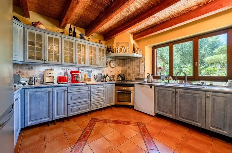 Self-sufficient finca near Portocolom with guest house at woodland edge — photo 6