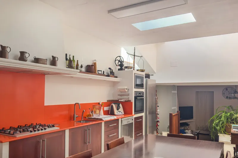 Investment property: multi-family house with versatile uses and expansion potential — photo 8
