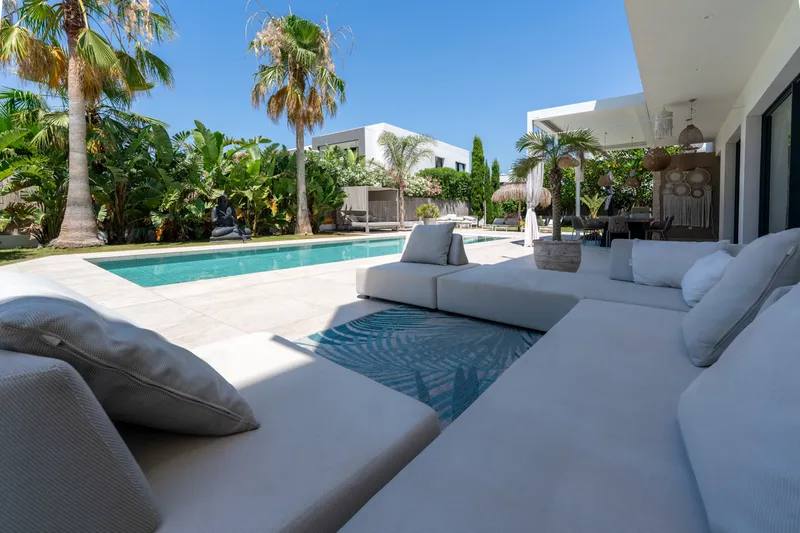 Luxury villa with sea views — photo 4
