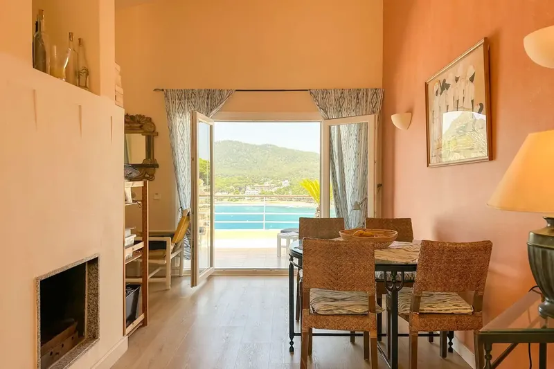 In a highly sought-after location with impressive sea views, we present this cosy townhouse which, with its spacious terrace, offe — photo 5